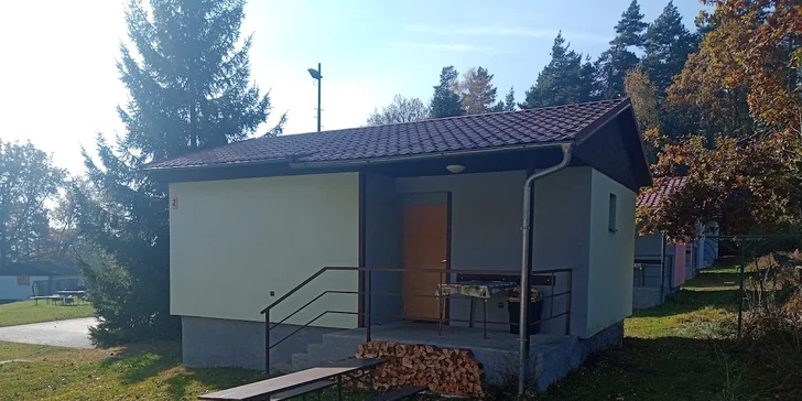 Pobyt v chatkách i mobilním domě v rekreačním areálu v Pošumaví: bazén i spousta aktivit