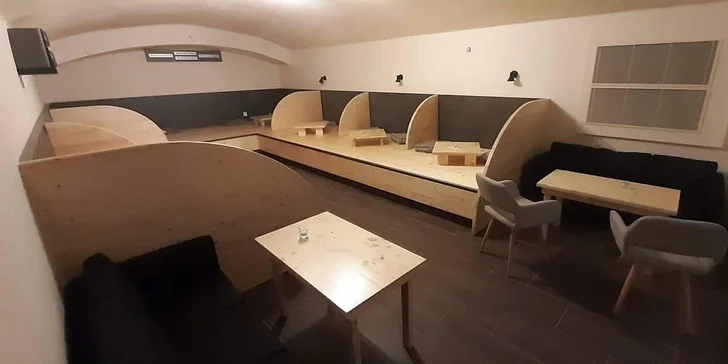 Vodní dýmka s tabákem podle výběru a konvička čaje nebo studené nápoje