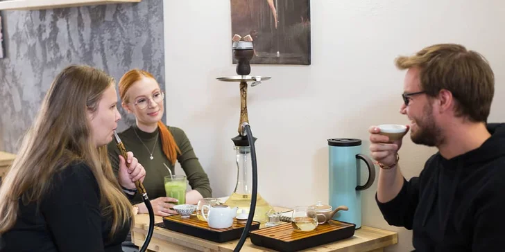 Vodní dýmka s tabákem podle výběru a konvička čaje nebo studené nápoje