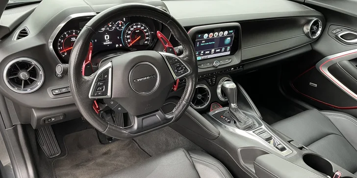 Zapůjčení Chevroletu Camaro 6.2 V8 6 generace na 6, 12 či 24 hodin