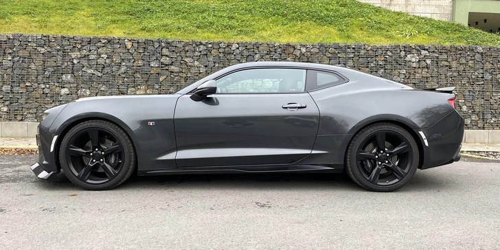 Zapůjčení Chevroletu Camaro 6.2 V8 6 generace na 6, 12 či 24 hodin