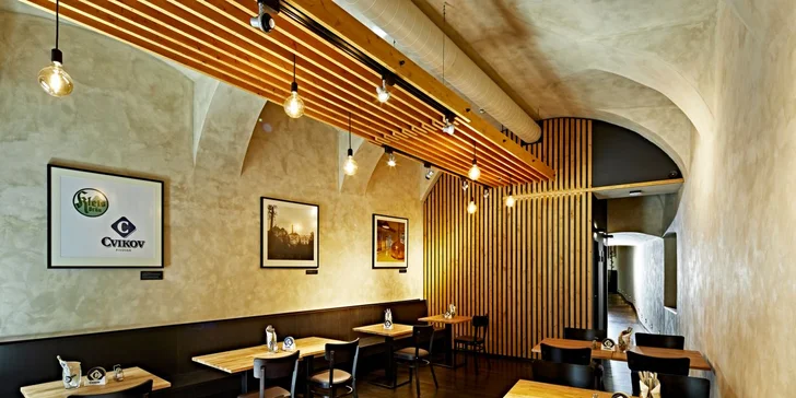 Půllitr piva Cvikov v restauraci Sladovna ve Vodičkově ulici: na výběr 5 druhů vč. Sváteční 13°