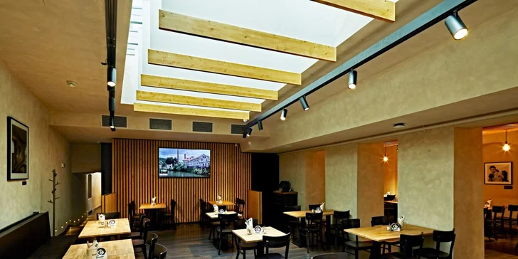 Půllitr piva Cvikov v restauraci Sladovna ve Vodičkově ulici: na výběr 5 druhů vč. Sváteční 13°