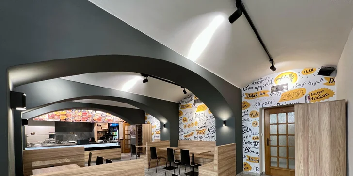 Indické degustační menu pro dva: polévka, butter chicken, dal a masala i lassi či zázvorové pivo