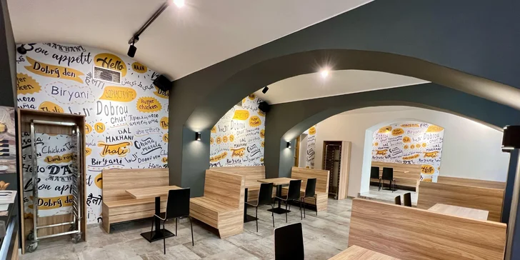 Indické degustační menu pro dva: polévka, butter chicken, dal a masala i lassi či zázvorové pivo