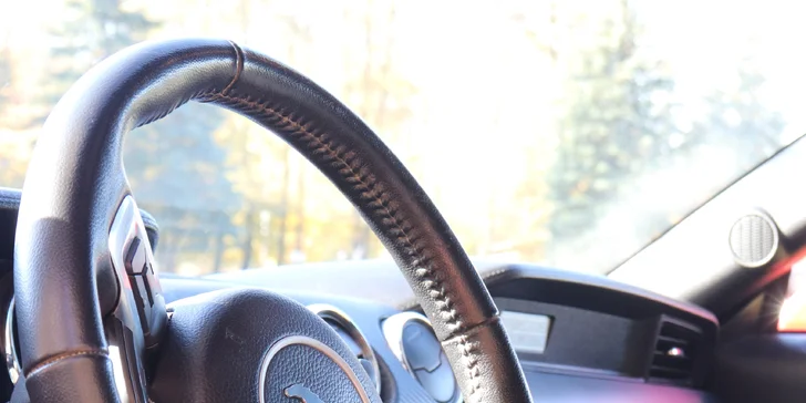 ŘIdičem či spolujezdcem ve Fordu Mustang: 15–45 minut jízdy nebo pronájem na celý den