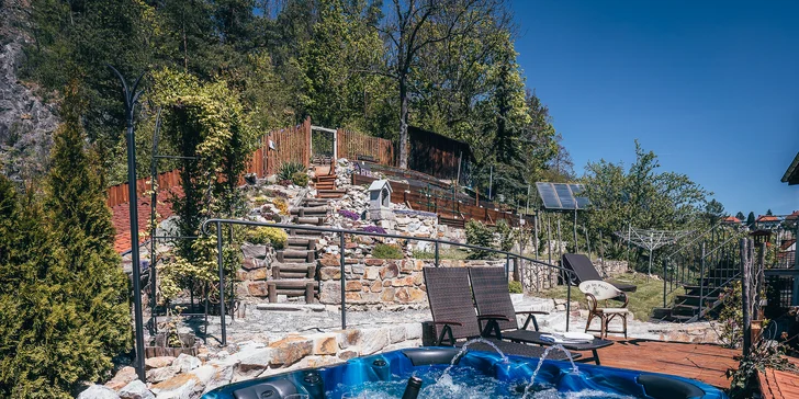 Pobyt se snídaní a relaxací ve střešní vířivce, penzion v klidné části Krumlova