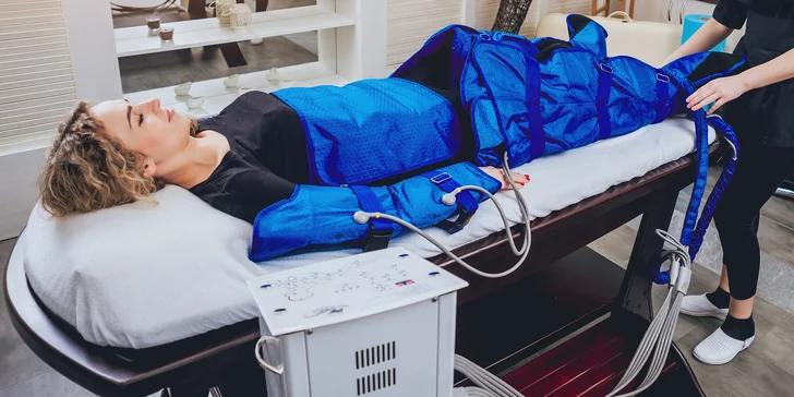 Lymfodrenáž, kavitace i lipolaser nebo vakuová terapie na celé nožky