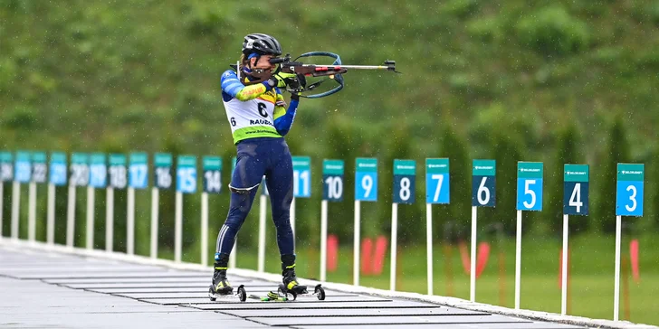 Letní biatlon na vlastní kůži: kurzy se zkušenými instruktory včetně juniorského mistra světa