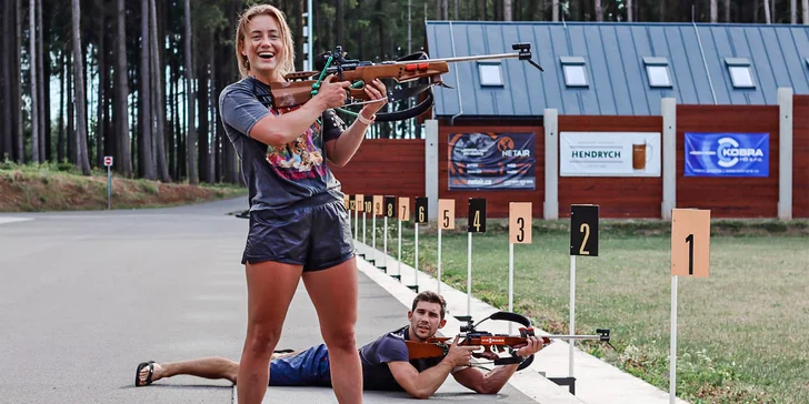 Letní biatlon na vlastní kůži: kurzy se zkušenými instruktory včetně juniorského mistra světa