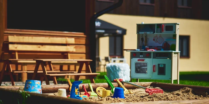 Apartmány Na Faře či Stodola na Bílé pro dva i celou rodinu: bazén, snídaně i herna