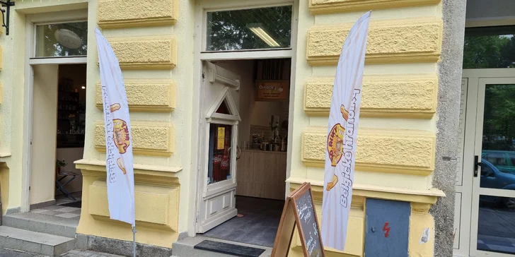 Dobroty do ruky u táborského nádraží: langoš, belgické hranolky i celé sýrové menu