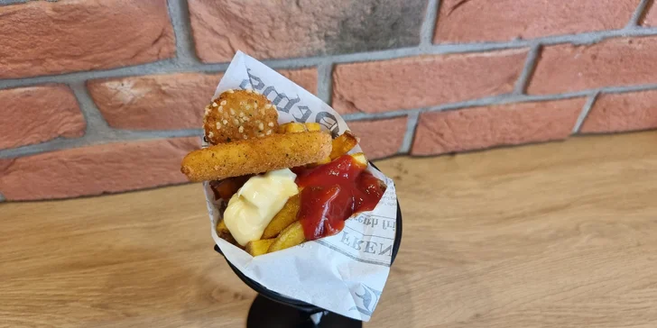 Dobroty do ruky u táborského nádraží: langoš, belgické hranolky i celé sýrové menu