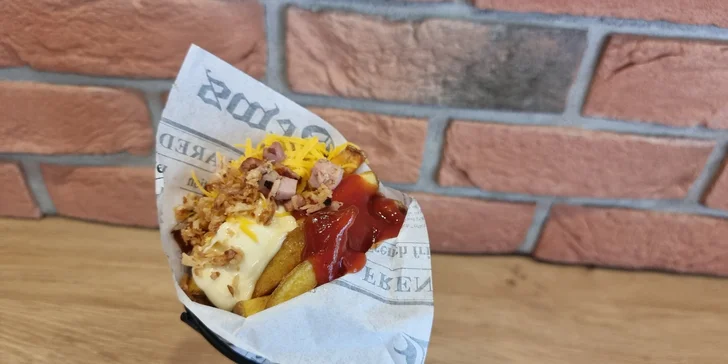 Dobroty do ruky u táborského nádraží: langoš, belgické hranolky i celé sýrové menu