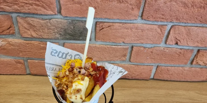 Dobroty do ruky u táborského nádraží: langoš, belgické hranolky i celé sýrové menu
