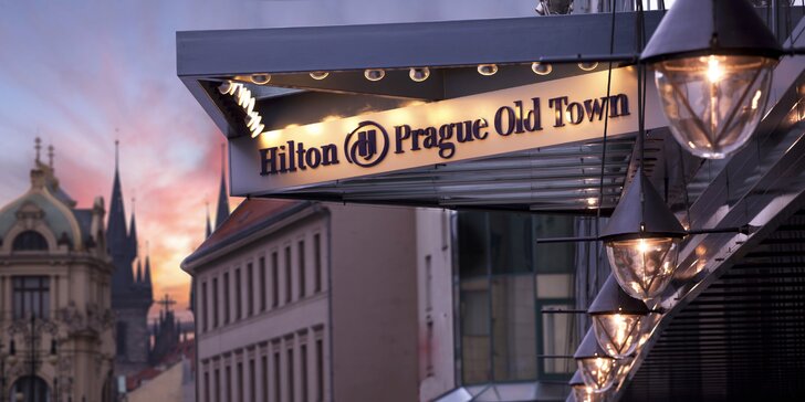 Restaurace 5* hotelu Hilton Prague Old Town: talíř ryb a mořských plodů a sklenka prosecca pro 2 osoby