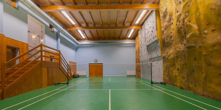 Pohodový pobyt v Mohelnici: hotel se snídaní, láhev vína a krajina Bouzova
