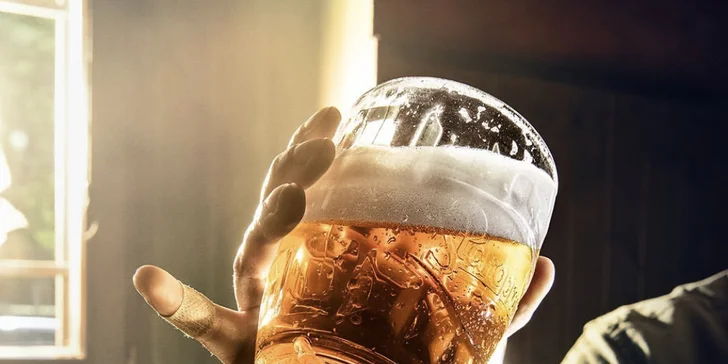 Speciální nabídka: orosený půllitr tankového piva Staropramen 11° v Potrefené huse v Platnéřské