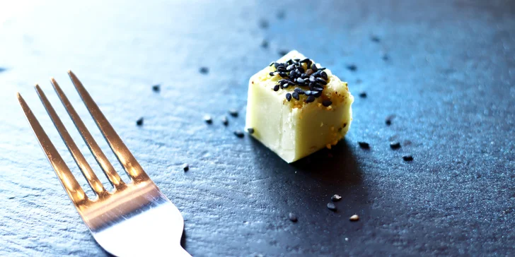 5chodové menu pro dva plné asijských specialit: krevetové knedlíčky dim sum, rumpsteak i dortík ze zeleného čaje