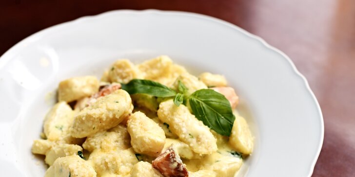 Itálie na talíři: sýry, uzeniny a olivy, těstoviny či rizoto a tiramisu