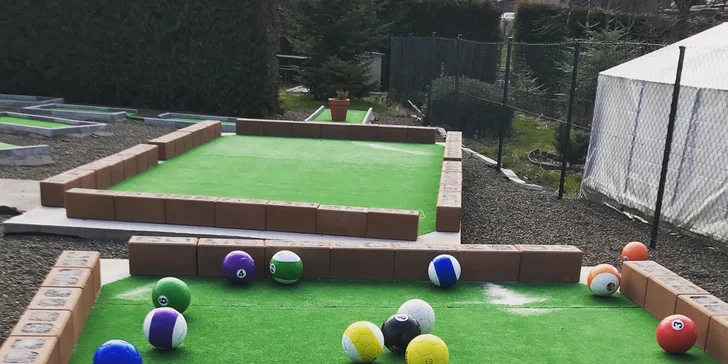 Dostaňte míč nebo balon do jamky: minigolf, fotbalgolf i fotbalpool pro dva či celou rodinu