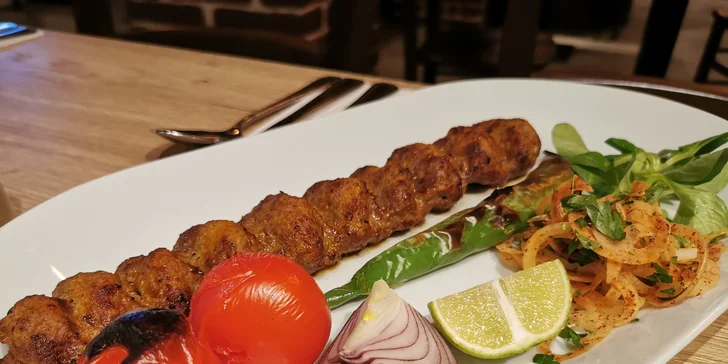 Perské speciality až pro 4 osoby: jehněčí nebo kuřecí kebab a domácí limonáda