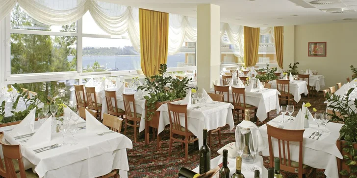 Dovolená ve slovinské Portoroži: hotel s polopenzí, termální bazény, pláž a dítě do 13 let zdarma