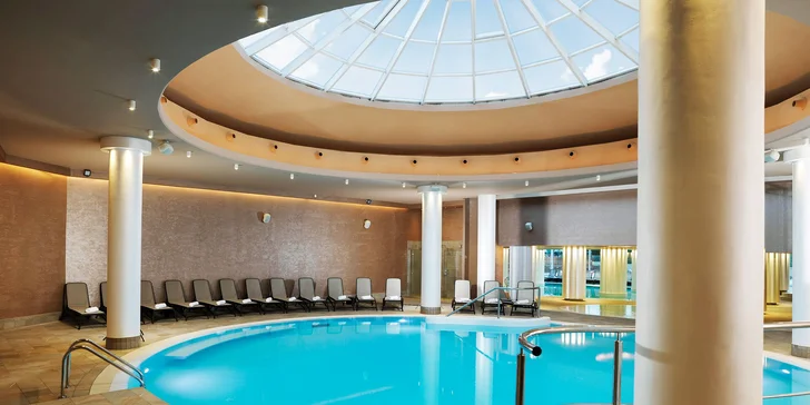 Dovolená ve slovinské Portoroži: hotel s polopenzí, termální bazény, pláž a dítě do 13 let zdarma