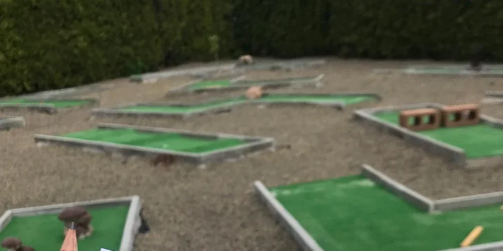 Dostaňte míč nebo balon do jamky: minigolf, fotbalgolf i fotbalpool pro dva či celou rodinu