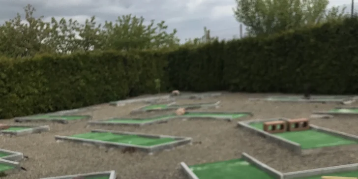 Dostaňte míč nebo balon do jamky: minigolf, fotbalgolf i fotbalpool pro dva či celou rodinu