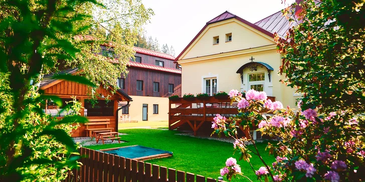 Apartmány Na Faře či Stodola na Bílé pro dva i celou rodinu: bazén, snídaně i herna