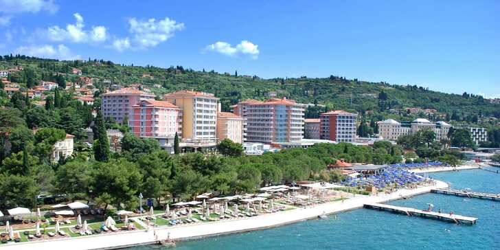 Dovolená ve slovinské Portoroži: hotel se snídaní, termální bazény, pláž a dítě zdarma