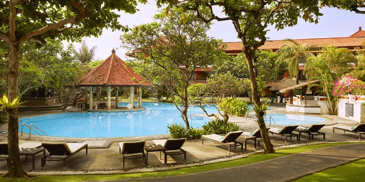 Za parádním odpočinkem na Bali: 5* hotel se snídaní, bazénem, restauracemi i privátní pláží