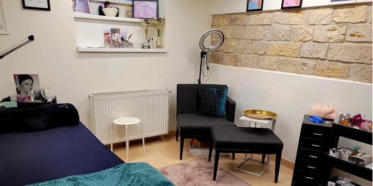 Permanentní make-up: obočí pudrovou technikou či kontura a výplň rtů i oční linky