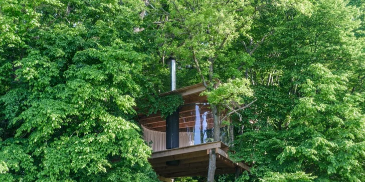 Romantika s výhledem na ovčí pastvu: treehouse s krásným krbem jen pro vás dva