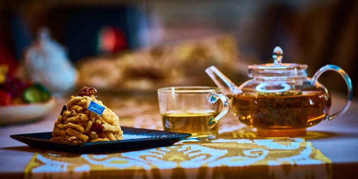 Degustační hostina z tradičních uzbeckých dobrot: hovězí ocas, plov, samsa a další chody