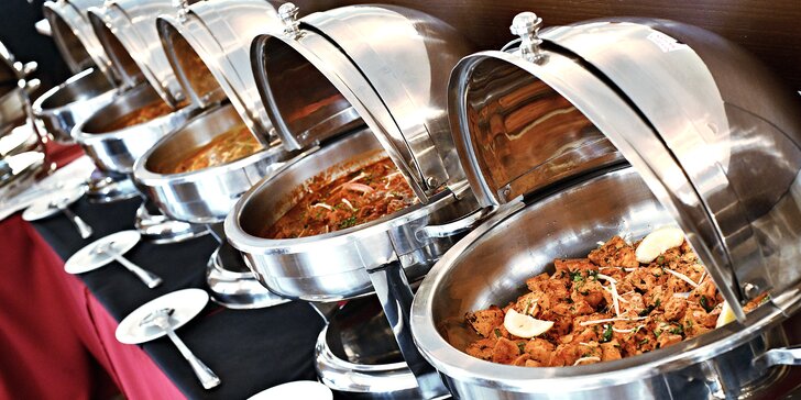 Indická hostina pro 1 i 2 osoby: všední dny i víkend, večeře i oběd formou bufetu