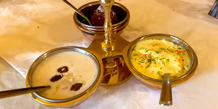 Indické menu Zaika pro dvě osoby: masový i vege hlavní chod dle výběru, předkrm i zmrzlina