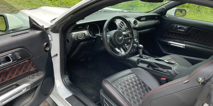 Zážitková jízda ve Fordu Mustang 3.7 V6 coupe na 12 či 24 hodin