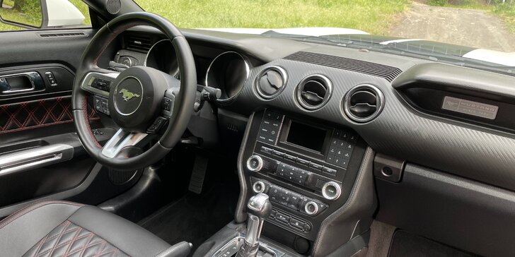 Zážitková jízda ve Fordu Mustang 3.7 V6 coupe na 12 či 24 hodin