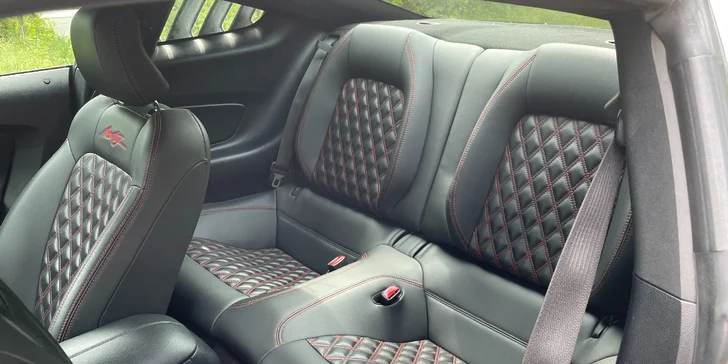 Zážitková jízda ve Fordu Mustang 3.7 V6 coupe na 12 či 24 hodin
