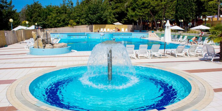 3* dovolená ve slovinské Izole: hotel se snídaní či polopenzí, bazény, pláž 800 m a děti zdarma