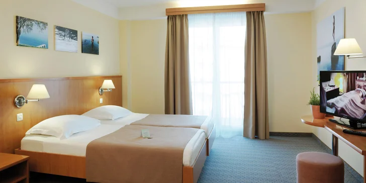 Dovolená ve slovinské Portoroži: hotel s polopenzí, termální bazény, pláž a dítě do 13 let zdarma