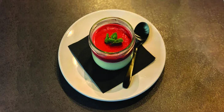 Panna cotta a káva podle výběru v centru Hradce pro 1 či 2 osoby