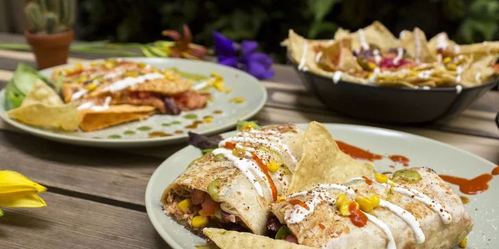 3chodové mexické menu pro 2 osoby k odnosu s sebou: nachos, burritos, quesadillas i dezert