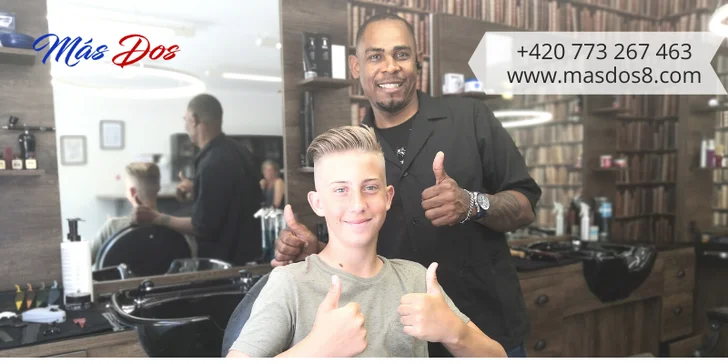 Barber péče pro pány: střih, masáž hlavy, úprava vousů a sklenka dominikánského alkoholu Mamajuana