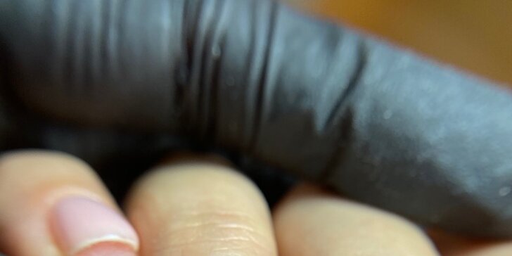 Přístrojová manikúra na Vinohradech: tvarování a úprava nehtů, gel lak i francouzská manikúra