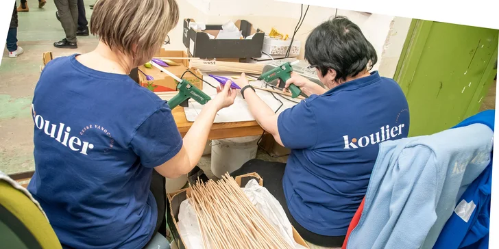 Exkurze ve výrobně vánočních ozdob: vlastní ozdoba pod vedením malířky i rodinný vstup