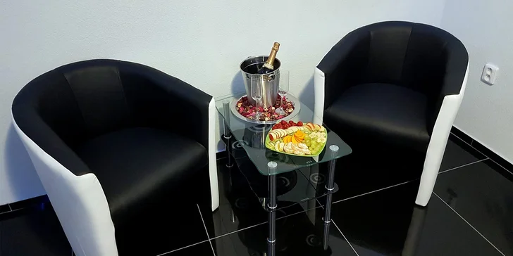 120 minut privátní vířivky pro 2-4 osoby: varianta s infrasaunou i láhví sektu