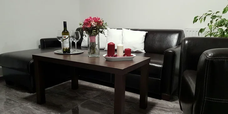 120 minut privátní vířivky pro 2-4 osoby: varianta s infrasaunou i láhví sektu